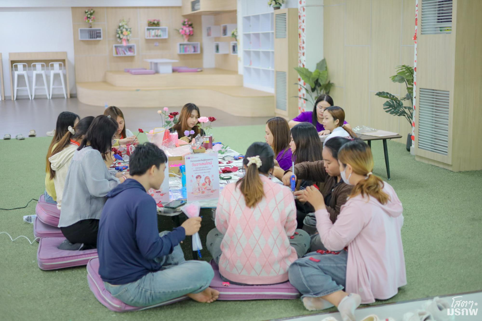 29. กิจกรรมประดิษฐ์ช่อดอกกุหลาบ มอบแด่คนที่คุณรักในเทศกาลวันวาเลนไทน์